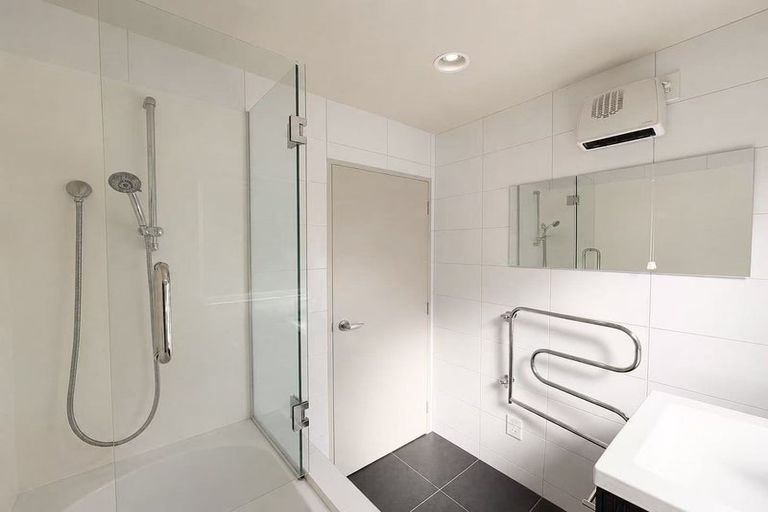 Photo of property in 13a King Richard Place, Browns Bay, Auckland, 0630