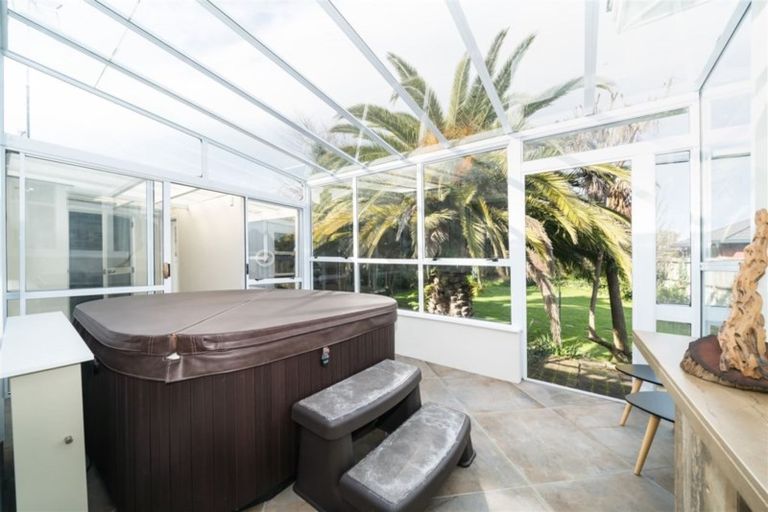 Photo of property in 22 East Street, Terrace End, Palmerston North, 4410