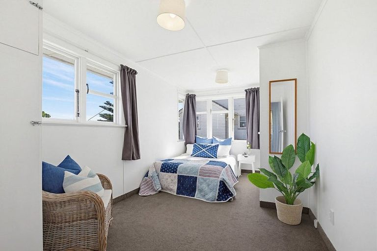 Photo of property in 13 Downes Street, Titahi Bay, Porirua, 5022