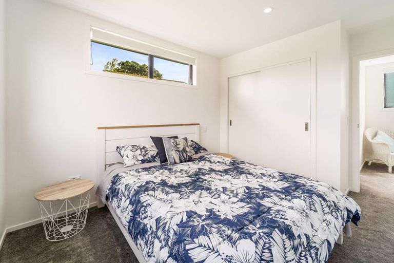 Photo of property in 2/102 Millbrook Road, Sunnyvale, Auckland, 0612
