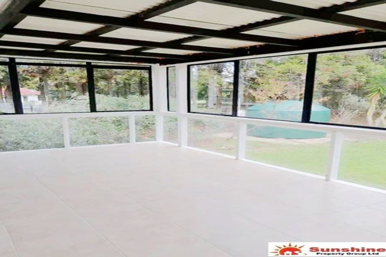 Photo of property in 244 Boord Crescent, Kumeu, 0891