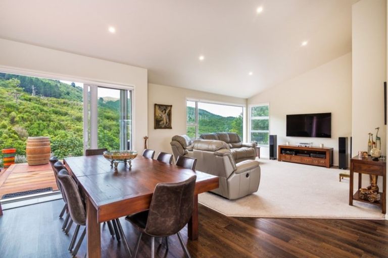 Photo of property in 1 Peregrine Place, Kinloch, Taupo, 3377
