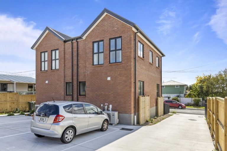 Photo of property in 2/9 Marlene Avenue, Te Atatu South, Auckland, 0610