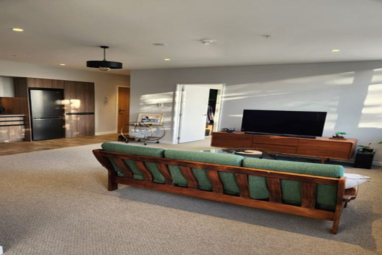 Photo of property in Unit 204,l2, 204/14 Laings Road, Hutt Central, Lower Hutt, 5010