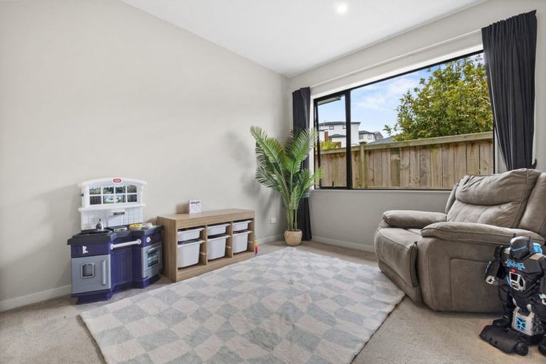 Photo of property in 11 Kahu Close, Orewa, 0931