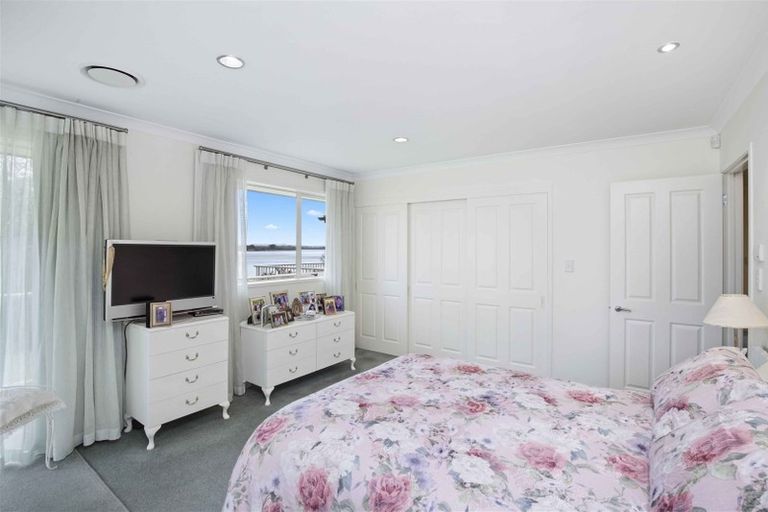 Photo of property in 114g Sandspit Road, Waiuku, 2123