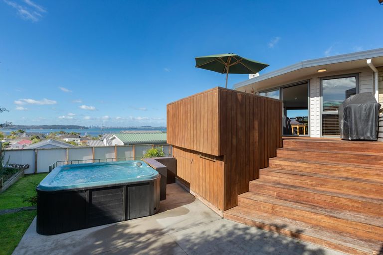 Photo of property in 13 Deanna Drive, West Harbour, Auckland, 0618