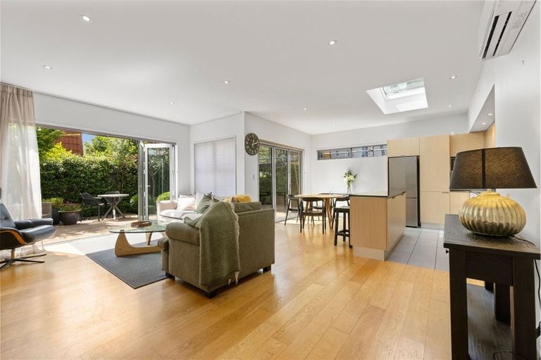 Photo of property in 26 Rhodes Street, Merivale, Christchurch, 8014