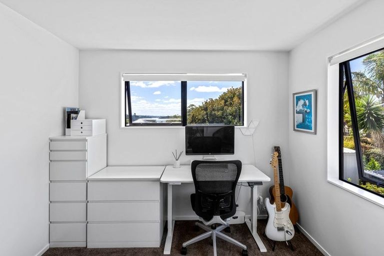 Photo of property in 27d Taipari Road, Te Atatu Peninsula, Auckland, 0610