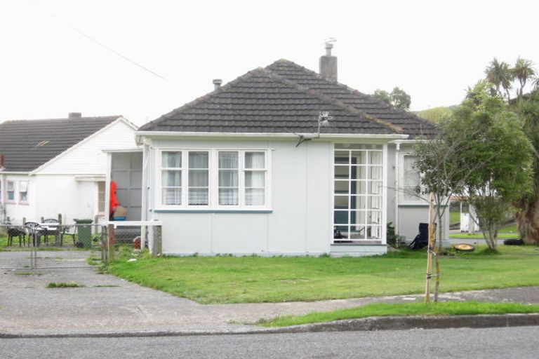 Photo of property in 22 Cleland Crescent, Naenae, Lower Hutt, 5011