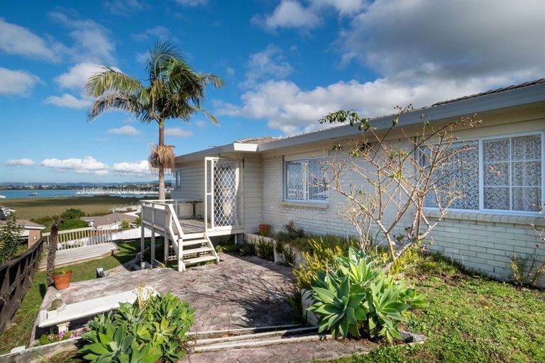 Photo of property in 2/12 Bannings Way, Hobsonville, Auckland, 0618