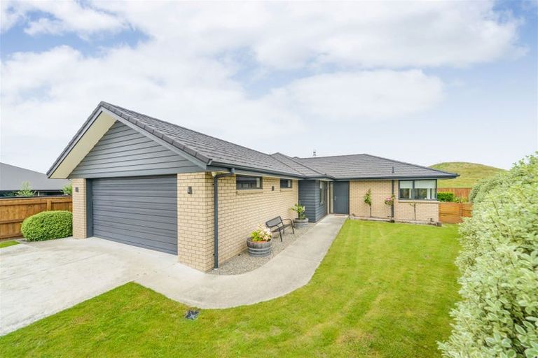Photo of property in 27 Macdonald Heights, Feilding, 4702
