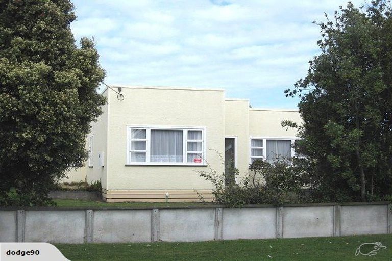 Photo of property in 2 Ruapehu Street, Castlecliff, Whanganui, 4501