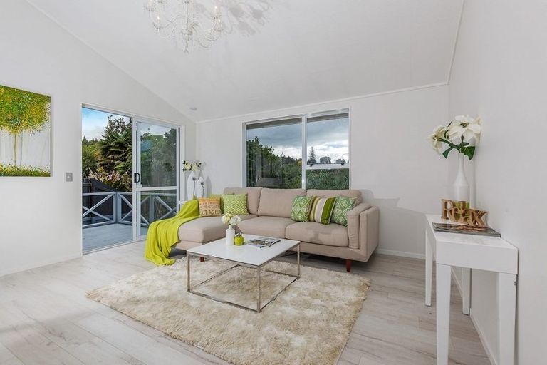 Photo of property in 2/21 Kitewao Street, Northcote, Auckland, 0627