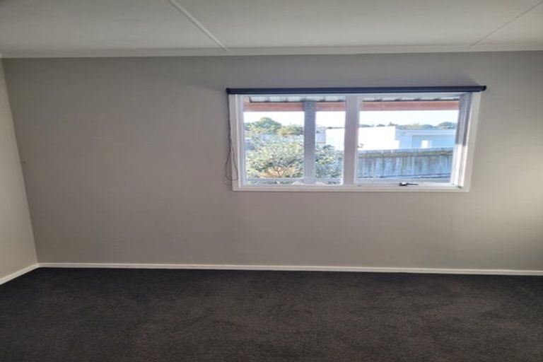 Photo of property in 2/112 View Road, Sunnyvale, Auckland, 0612