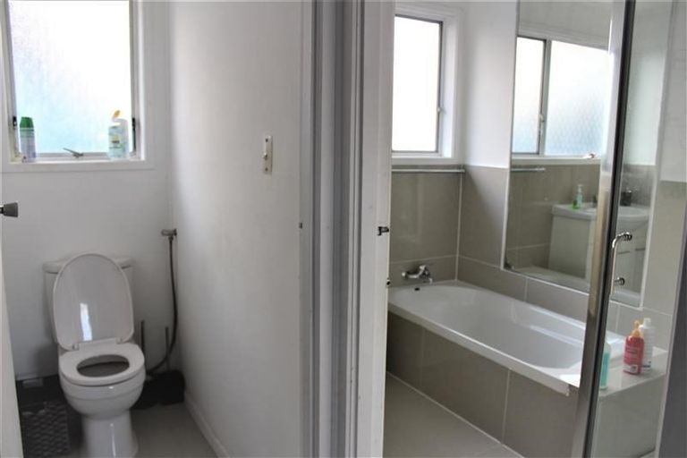 Photo of property in 365 Bucklands Beach Road, Bucklands Beach, Auckland, 2012