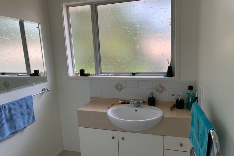 Photo of property in 11 Cockayne Crescent, Sunnynook, Auckland, 0620