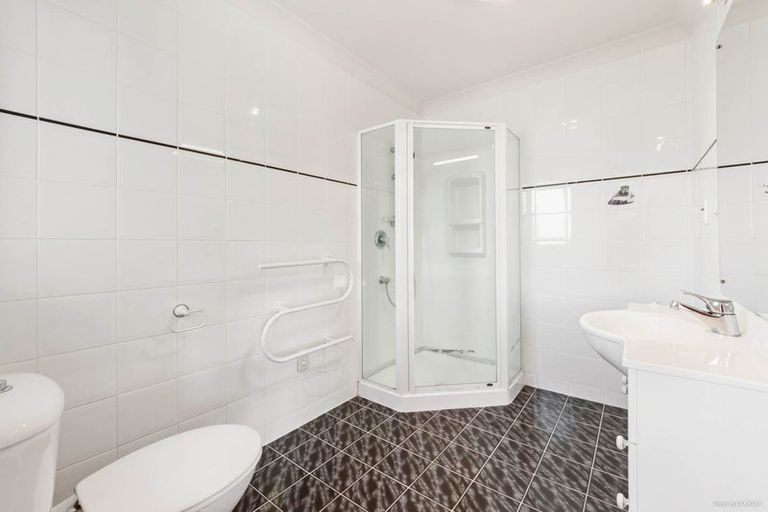 Photo of property in 8 Belleaire Court, West Harbour, Auckland, 0618
