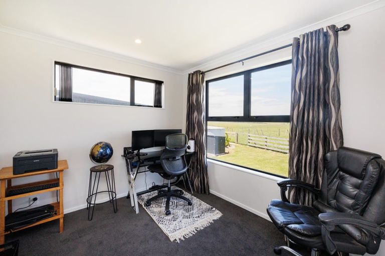 Photo of property in 567 Lethbridge Road, Halcombe, 4775