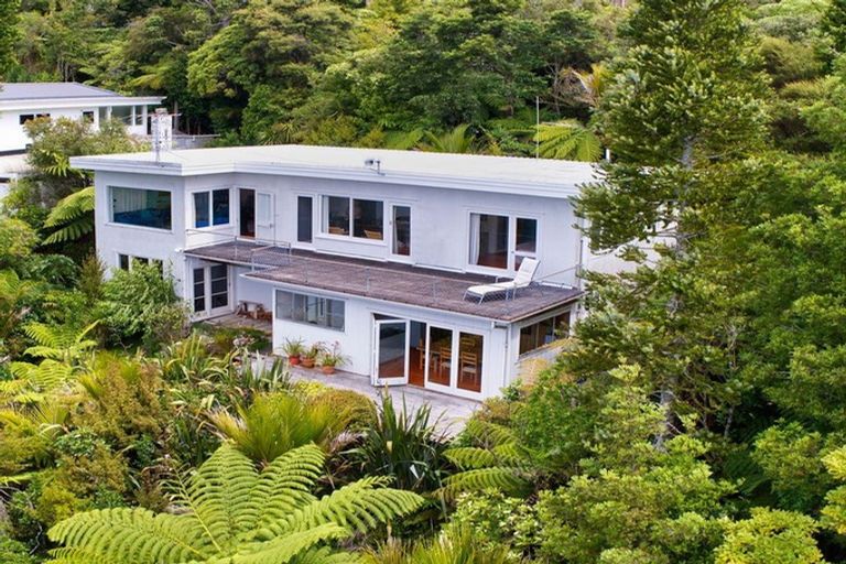 Photo of property in 3 Park Road, Titirangi, Auckland, 0604