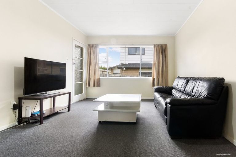 Photo of property in 3/305 Great North Road, Henderson, Auckland, 0612