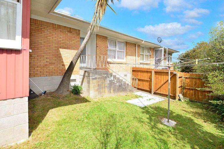 Photo of property in 2/97 Archers Road, Hillcrest, Auckland, 0629