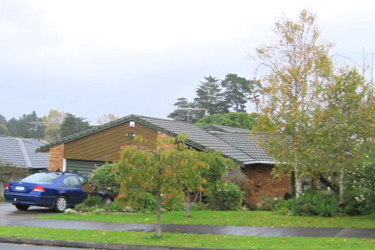 Photo of property in 31 Pinewood Grove, Botany Downs, Auckland, 2010