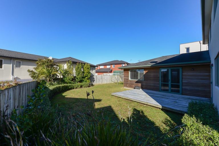 Photo of property in 76 Medallion Drive, Oteha, Auckland, 0632