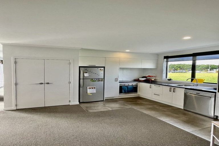 Photo of property in 284 Hobsonville Point Road, Hobsonville, Auckland, 0616