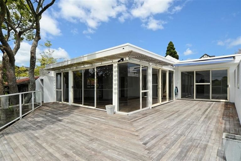 Photo of property in 27 Mcmillan Place, Mellons Bay, Auckland, 2014