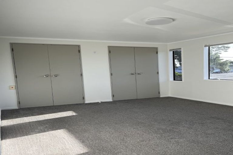 Photo of property in 2/523 Glenfield Road, Glenfield, Auckland, 0629