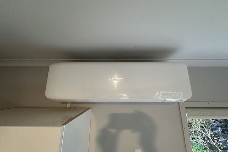 Photo of property in 37 Condor Place, Unsworth Heights, Auckland, 0632