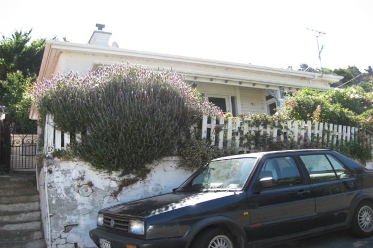 Photo of property in 17 Hawkhurst Road, Lyttelton, 8082