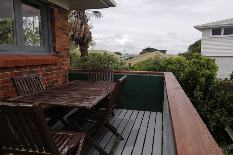 Photo of property in 4/162 Onewa Road, Northcote, Auckland, 0627