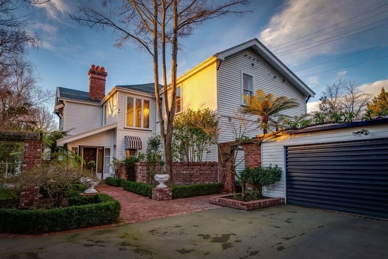 Photo of property in Chilcombe Homestead, 4 Medbury Terrace, Fendalton, Christchurch, 8041