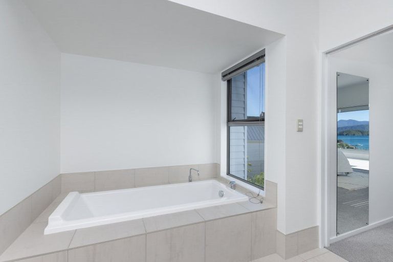 Photo of property in 358 Waikawa Road, Waikawa, Picton, 7220