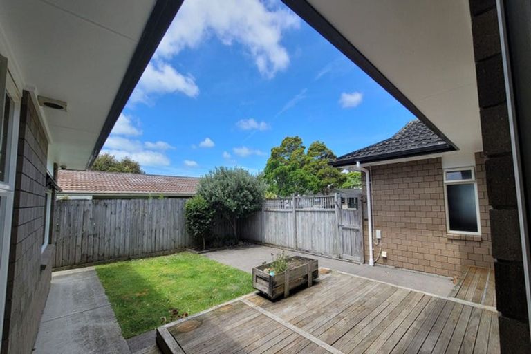Photo of property in 31 Prince Regent Drive, Half Moon Bay, Auckland, 2012
