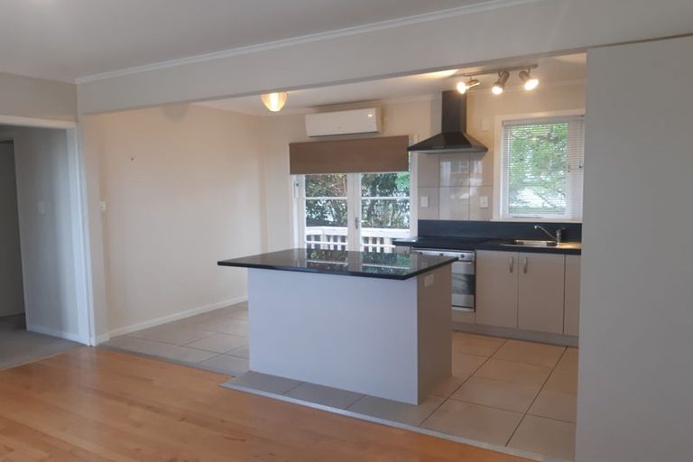 Photo of property in 2/15 East Coast Road, Milford, Auckland, 0620