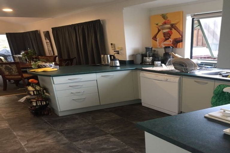 Photo of property in 2 Meadowcroft Grove, Johnsonville, Wellington, 6037