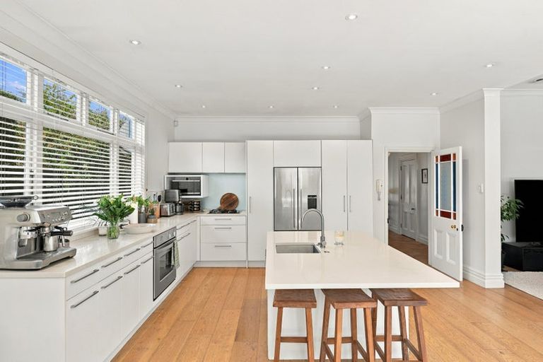 Photo of property in 33 Hawkesbury Avenue, St Albans, Christchurch, 8014