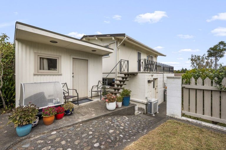 Photo of property in 1 Lovat Street, Havelock North, 4130