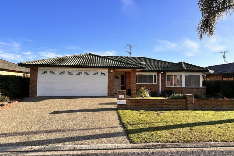 Photo of property in 18 Dan Tori Place, Orewa, 0931
