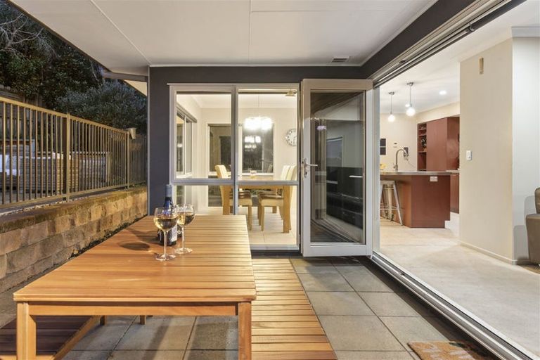 Photo of property in 16 Kittiwake Drive, Schnapper Rock, Auckland, 0632