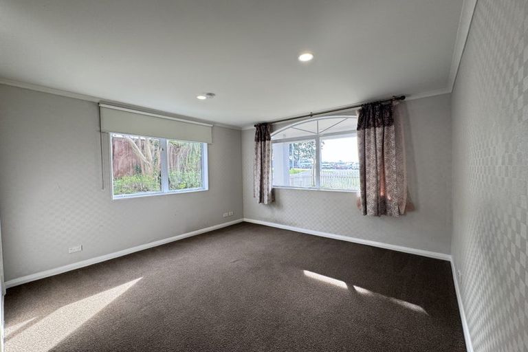 Photo of property in 286 East Coast Road, Forrest Hill, Auckland, 0620