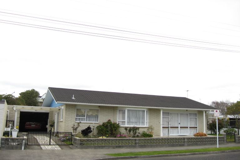 Photo of property in 2a Kauri Street, Merrilands, New Plymouth, 4312