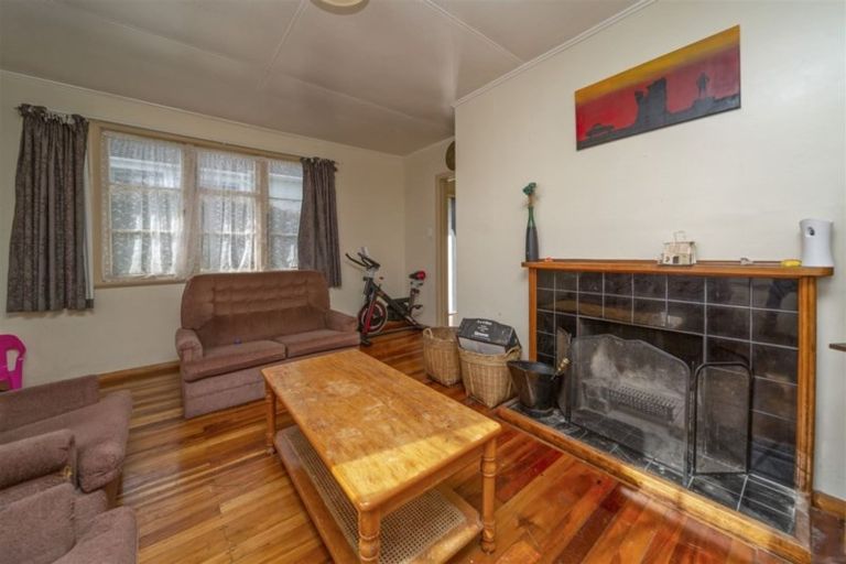 Photo of property in 53 Fairfield Road, Hawera, 4610