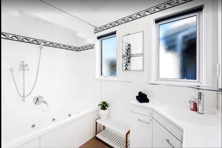 Photo of property in 310 Fergusson Drive, Heretaunga, Upper Hutt, 5018