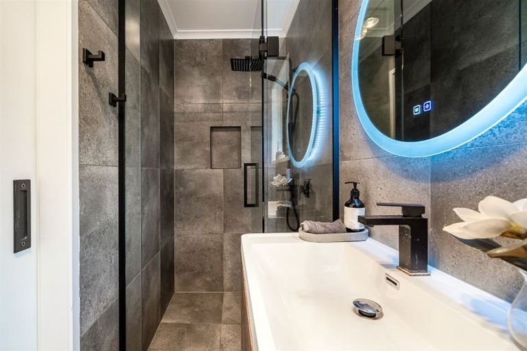 Photo of property in 22 Sunvista Avenue, Oteha, Auckland, 0632