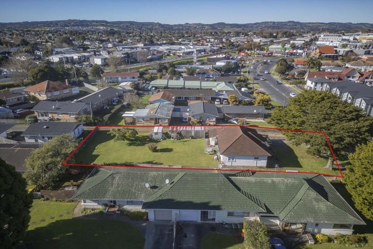 Photo of property in 56 Great South Road, Papakura, 2110