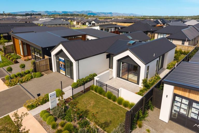 Photo of property in 20 Finstock Way, Rolleston, 7614